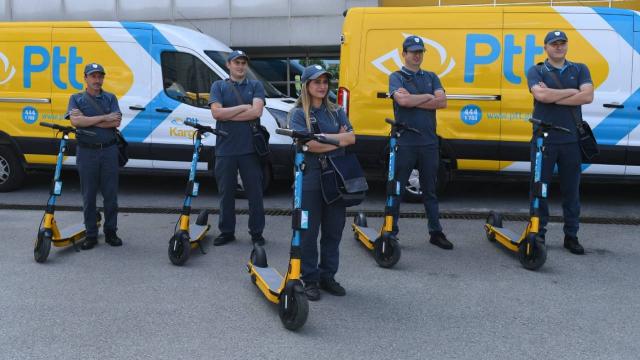 İstanbulda elektrikli scooterlı postacı dönemi