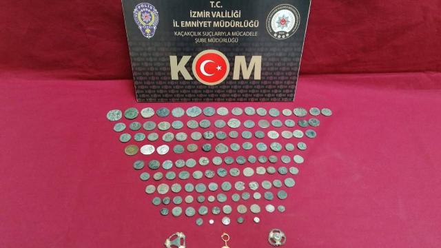 İzmirde 131 parça tarihi eser ele geçirildi