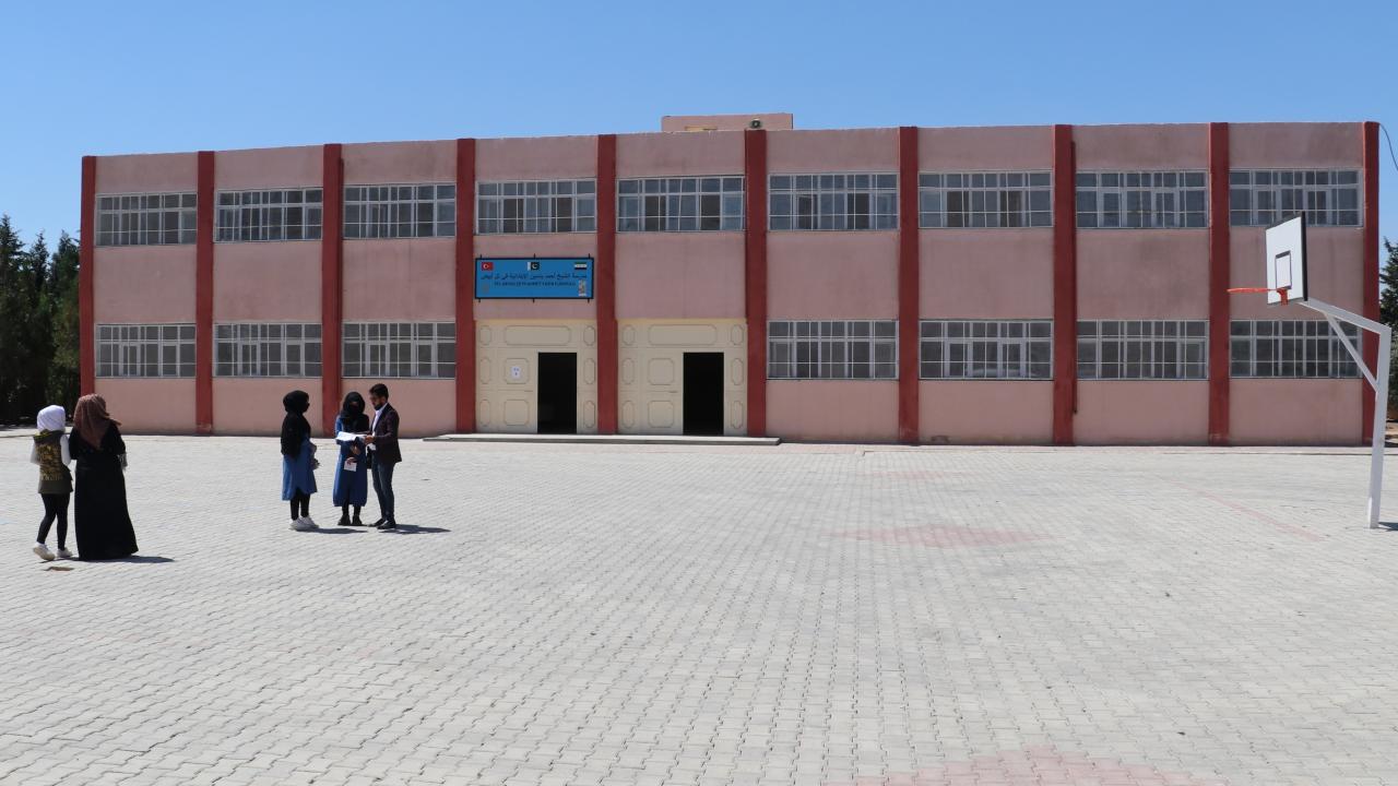 Tel Abyadlı çocuklar Türkiye'nin onardığı okullar sayesinde geleceğe umutla bakıyor