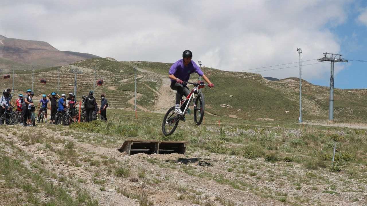 Erciyes'te 2021 bisiklet sezonu açıldı