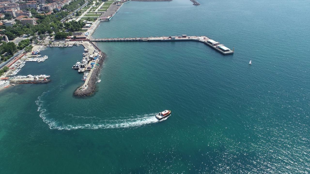 Tekirdağ'da görülen müsilaj rüzgarın etkisiyle dağıldı