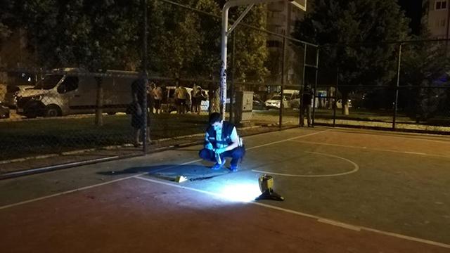 Kendisini uyaran polisi bıçakladı