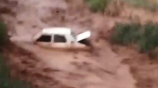 Aydın'da sele kapılan araç böyle sürüklendi