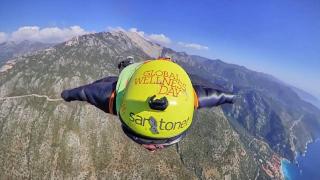 İşinden evine uçarak dönüyor