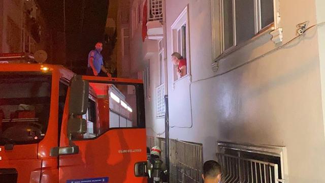 Bursada 6 katlı apartmanda yangın