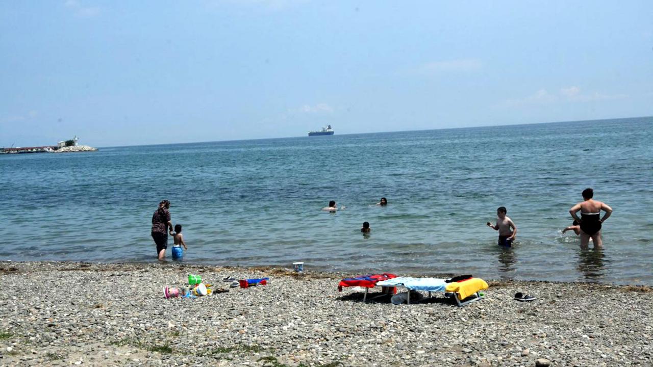 Denize girmeyi sürdürüyorlar