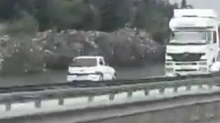 Ters yönde ilerledi, uyarılara aldırmadı