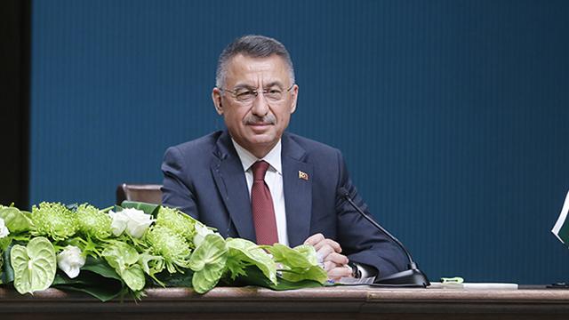 Cumhurbaşkanı Yardımcısı Oktay, Ali Gürbüzü tebrik etti