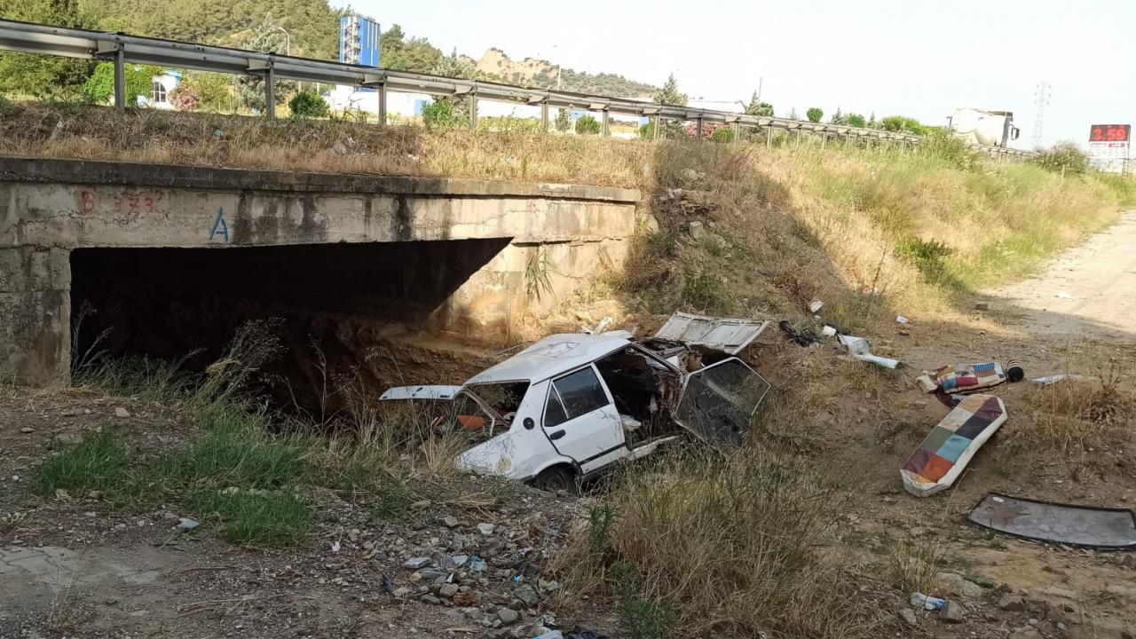 Manisa'da otomobil menfeze düştü: 1 ölü, 1 yaralı