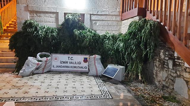 İzmirde zehir taciri 11 kişiye gözaltı