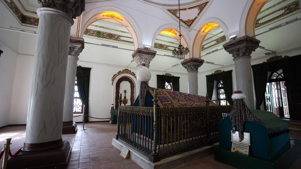 I. Murad`ın vakıflar yaptığını, Bursa`nın imarına önemli katkılar sağladığını ifade eden Sevim, şunları kaydetti: