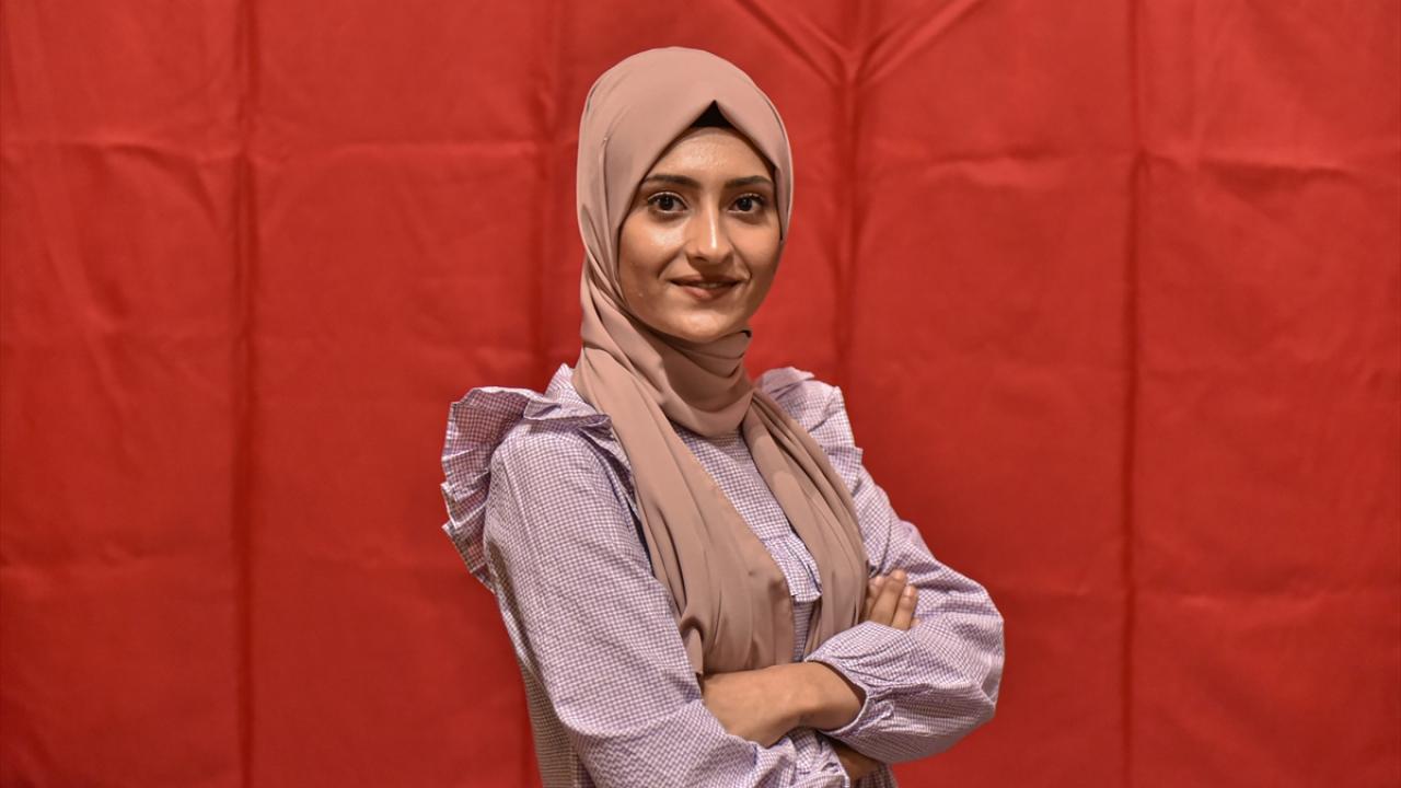 19 yaşındaki Esin Kıdır, projeyle iş sahibi olan kadınlar arasında yer alıyor.