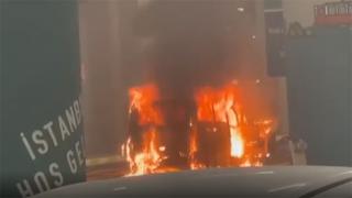 İstanbul Havalimanı'nda yangın: Minibüs alev topuna döndü