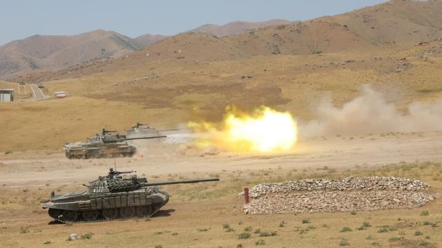 Özbekistandan Afganistan sınırı yakınında askeri tatbikat
