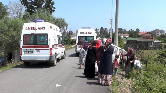 Sakaryada elektrik direğine çarpan otomobildeki aynı aileden 3 kişi yaralandı