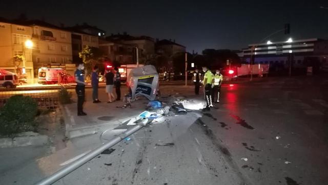 Freni boşalan tır ortalığı savaş alanına çevirdi