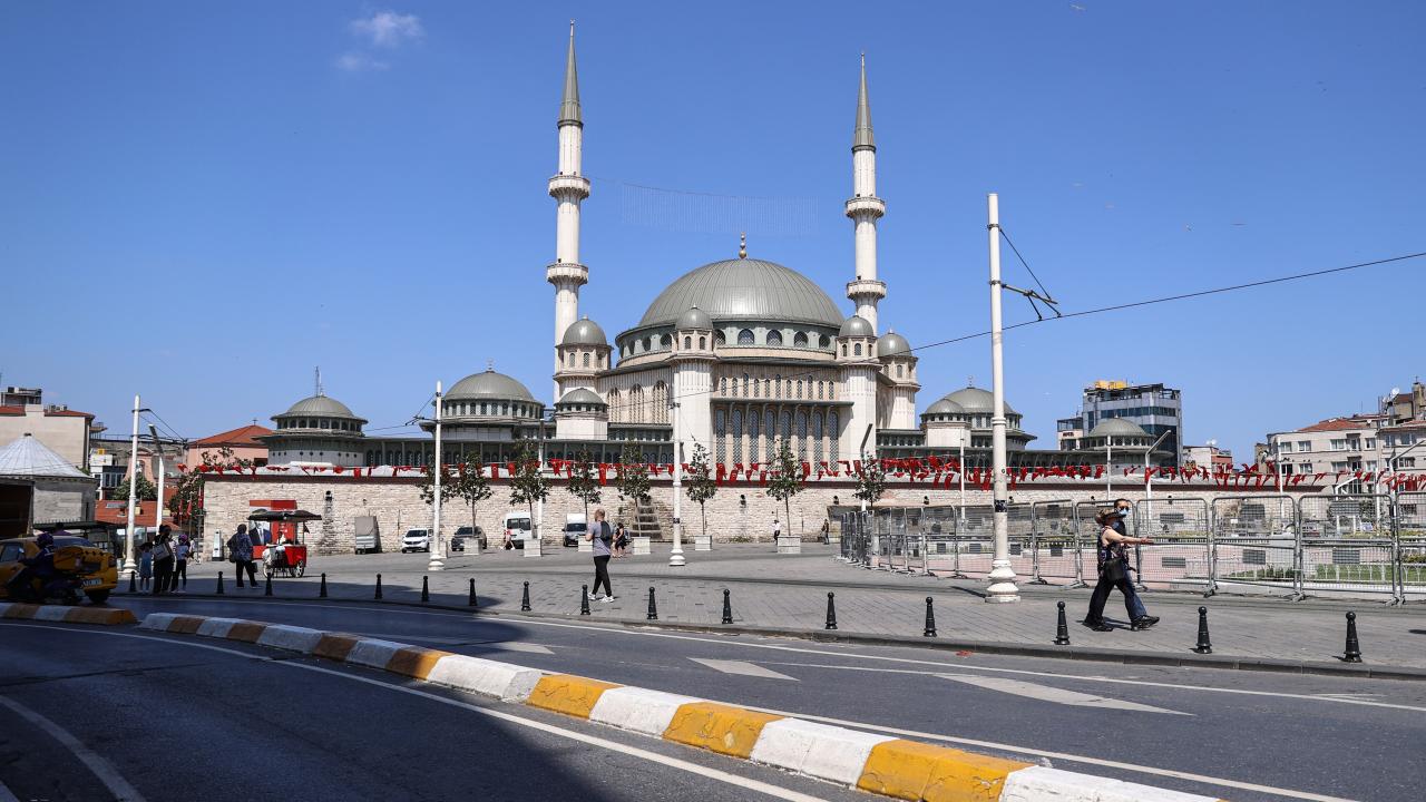 <b>Sokağa çıkma kısıtlaması devam edecek mi?</b>