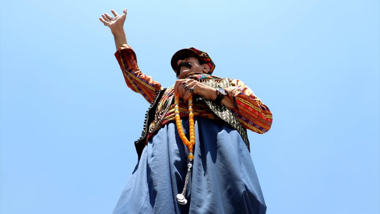 Sosyal medyayı da aktif kullanıyor