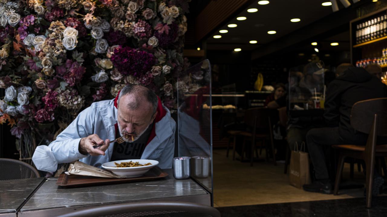 Yeme-içme yerlerinde mesafe kuralına uyulacak