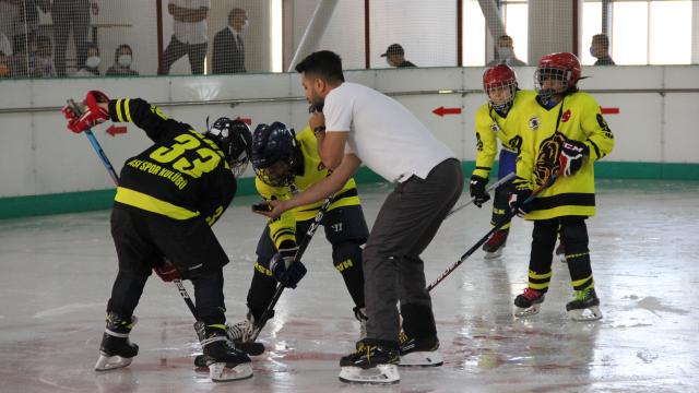 Hatayda buz hokeyi turnuvası yapıldı