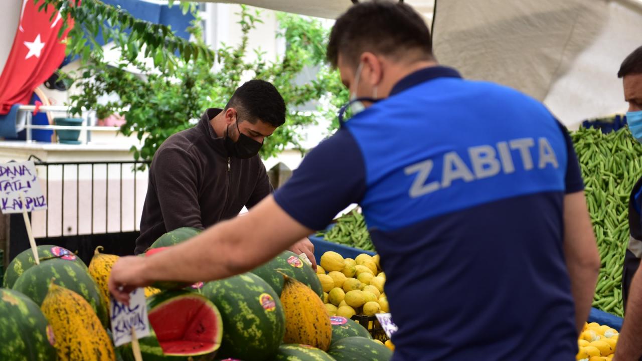 Tuzla'da, semt pazarlarında hijyen ve fiyat denetimleri yapıldı