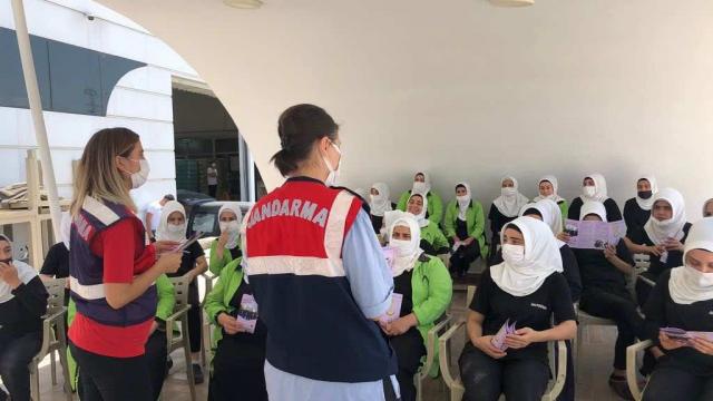 Gaziantepte jandarma ekipleri kadınlara KADES uygulamasını tanıttı