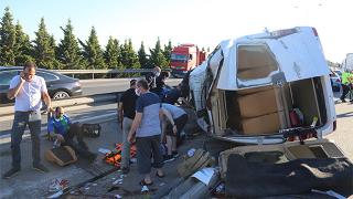 Kocaeli'de işçi servisi ile otomobil çarpıştı: 7 yaralı