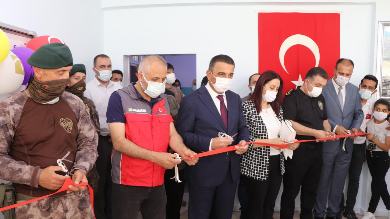 Siirt'te şehit polis memurları Muhammed Demir ve Anıl Kemal Kurtul adına iki kütüphane açıldı