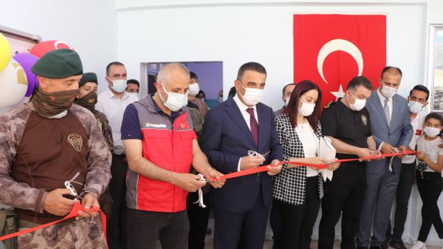 Siirtte şehit polis memurları Muhammed Demir ve Anıl Kemal Kurtul adına iki kütüphane açıldı