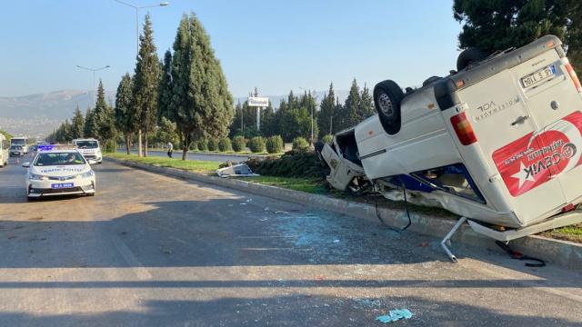 Kahramanmaraşta servis minibüsü devrildi: 8 yaralı