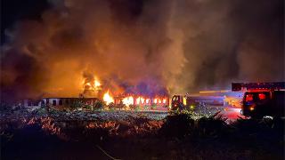 Elazığ'da geri dönüşüm tesisinde yangın