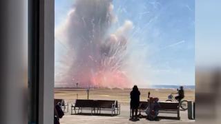 ABD'de havai fişek dolu kamyon alev topuna döndü