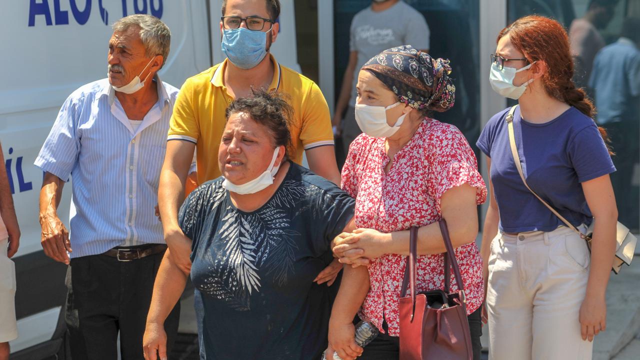 Antalya'da motosikletiyle kaza yapan sağlık çalışanı hayatını kaybetti