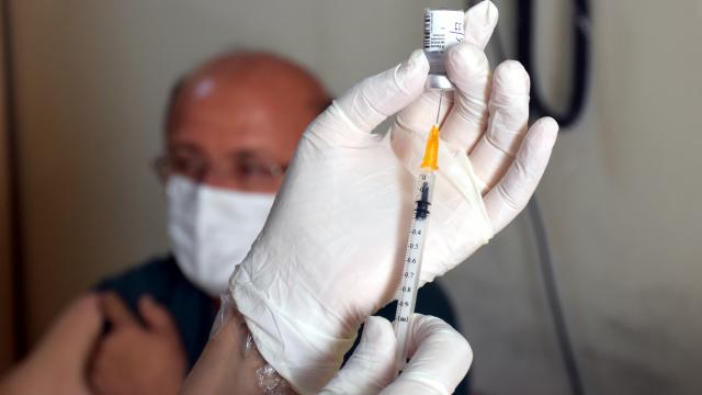 Kırıkkale ve Nevşehirde Covid-19 ile mücadelede üçüncü doz aşı uygulaması başladı