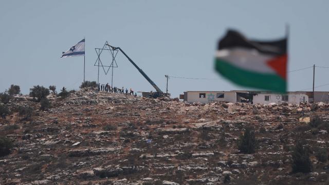 İşgalci İsraillilerden Batı Şeria'da yeni bir yasa dışı yerleşim yeri girişimi haber görseli