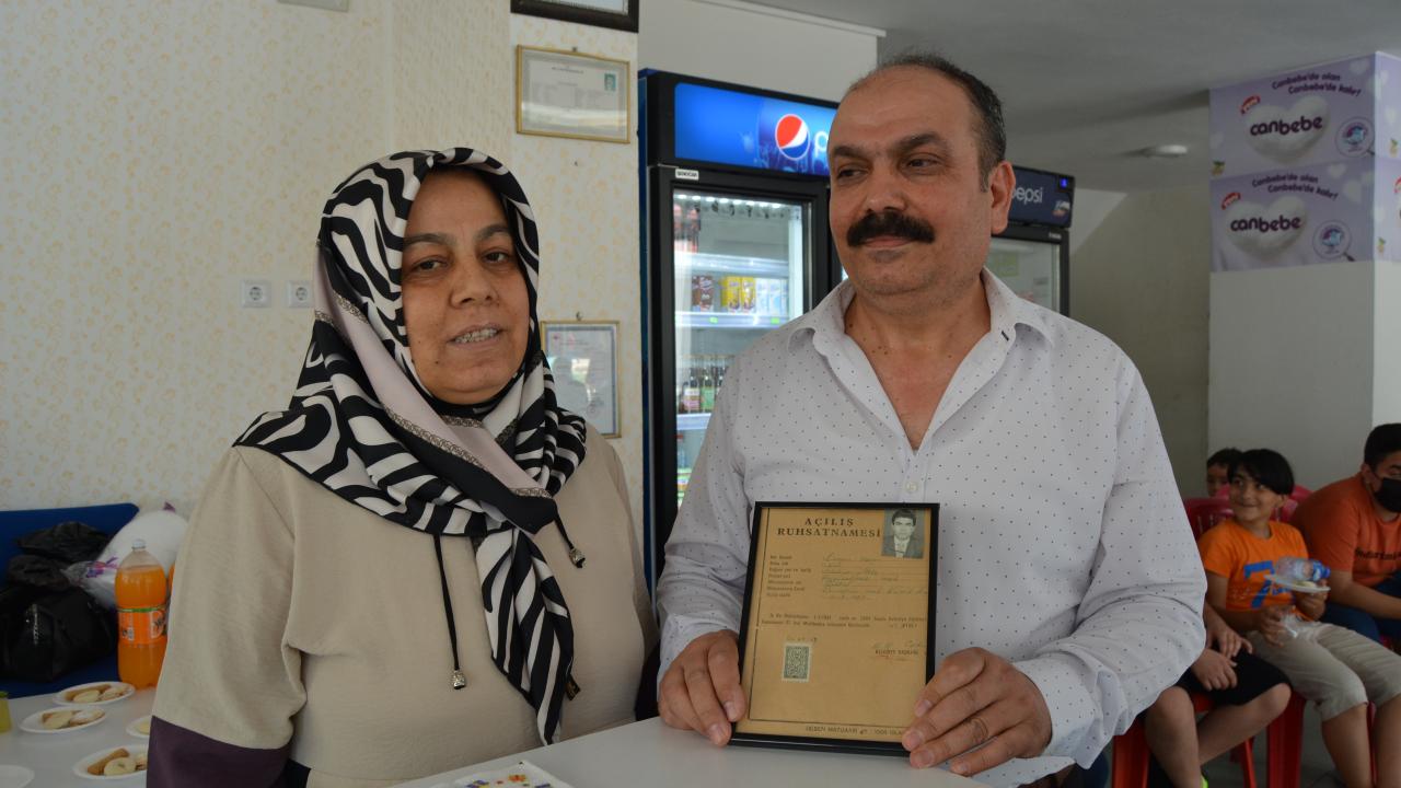 Gaziantep'te 34 yıllık esnaf, davullu zurnalı kutlamayla emekliye ayrıldı