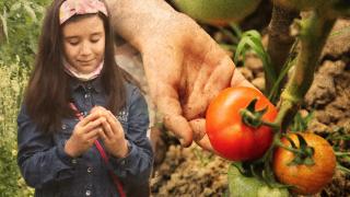 Öğrenciler hobi bahçesinde keyifli vakit geçiriyor