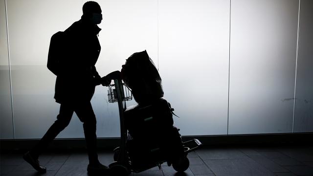 AB Afrikanın güneyindeki ülkelere uçuş yasağını kaldırıyor