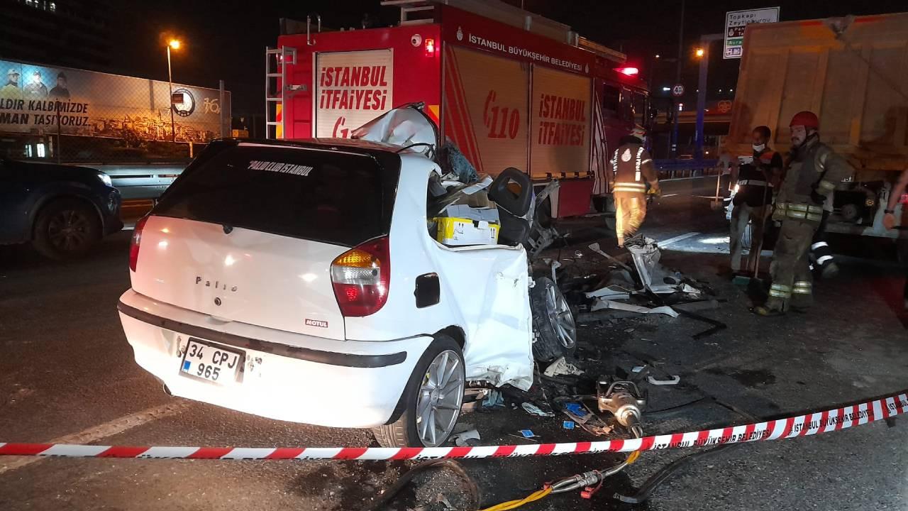 Otomobil hafriyat kamyonuna çarptı: 1 ölü, 1 yaralı