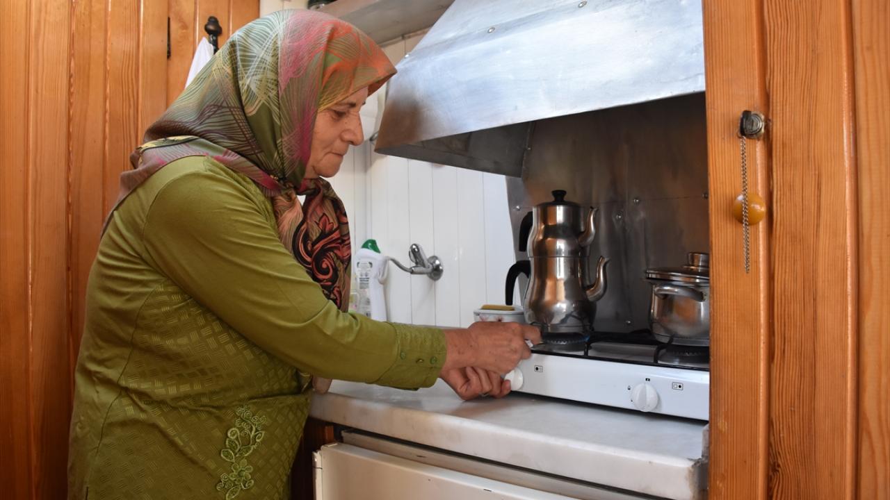 Eşi halinden memnun