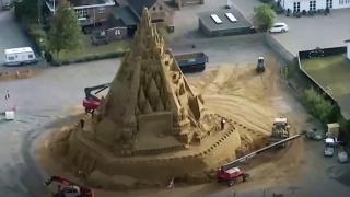 Dünyanın en uzun kumdan kalesi inşa edildi