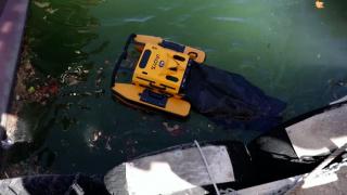 Fransa'da denizdeki çöpleri robot topluyor