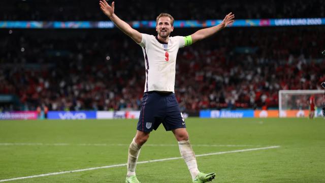 Harry Kane, Gary Linekeri yakaladı