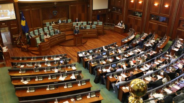 Kosova Meclisi "Srebrenitsa" soykırımının kınanmasını onayladı