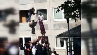 Komşusunu yangından kurtaran Bosnalı genç "kahraman" ilan edildi