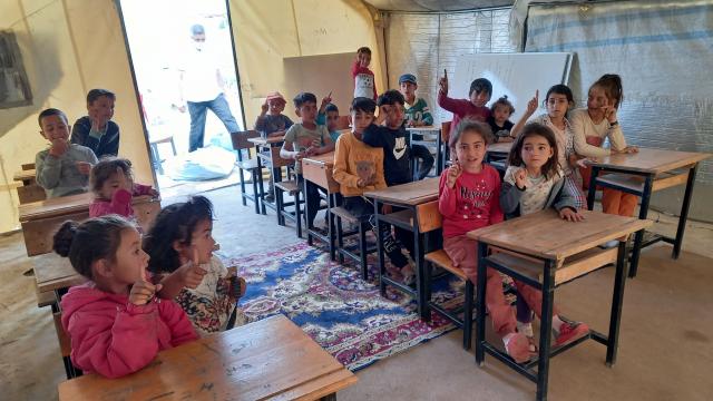 Ankarada mevsimlik tarım işçilerinin çocuklarının eğitimi için çadırkentte sınıflar oluşturuldu