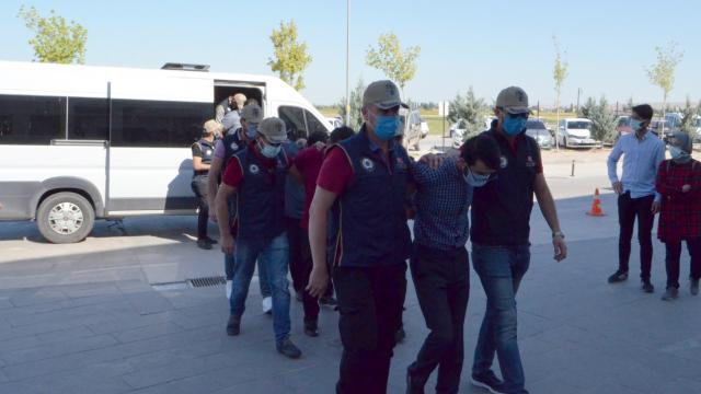Aksaray merkezli FETÖ operasyonunda gözaltına alınan 5 şüpheli adliyede