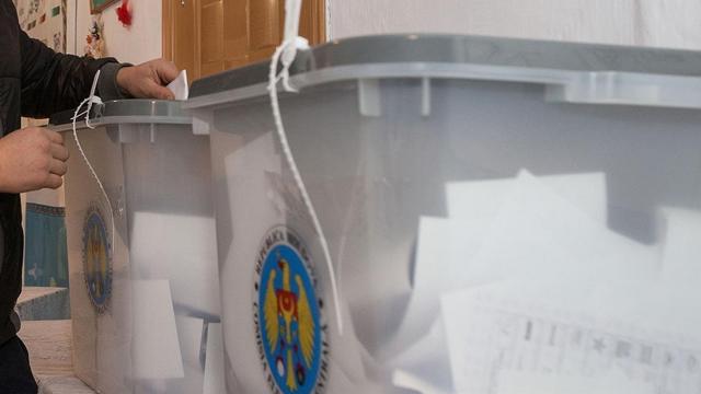 Moldovada erken parlamento seçimi başladı