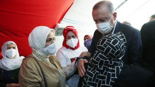 Cumhurbaşkanı Erdoğan Diyarbakır annelerini ziyaret etti