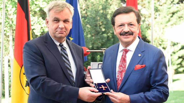 Almanyadan TOBB Başkanı Hisarcıklıoğluna Devlet Nişanı